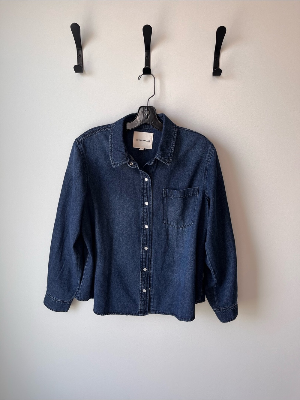 Lucky Brand Dark Denim Shirt
Women’s size large 
Excellent condition